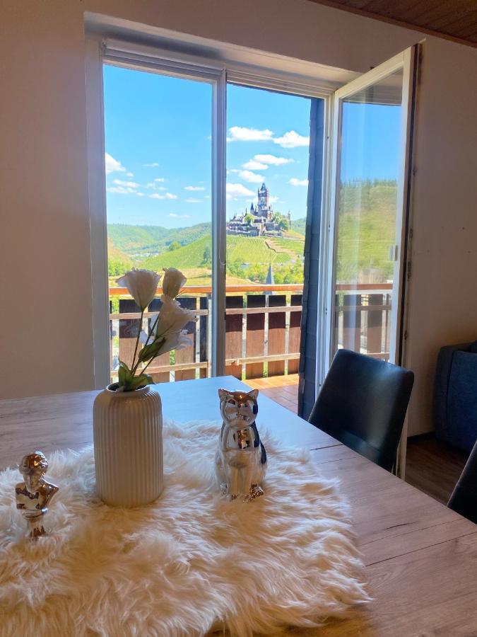 Burg Panorama Blick Moderne Zentrale Fewo Кохем Екстериор снимка